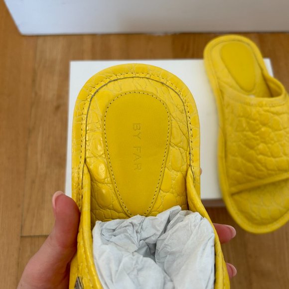 NWT By Far Ari Slip-on Slides Duckling Circular Croco Embossed Leather in Yellow - Picture 8 of 14